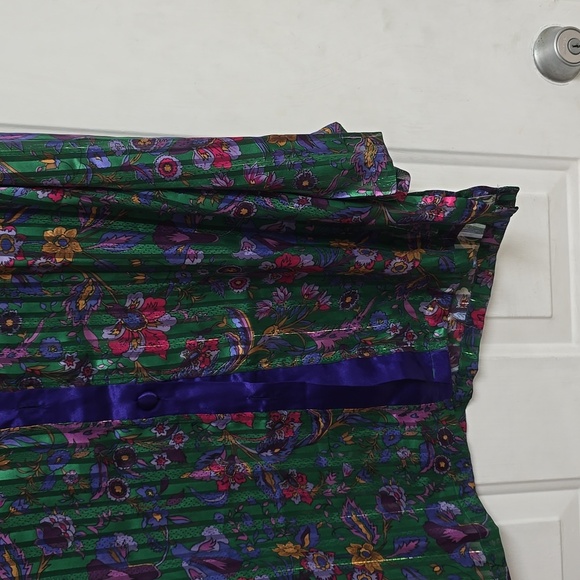 Vintage Victoria's Secret Green Floral Stripes Button front night shirt - Picture 4 of 10